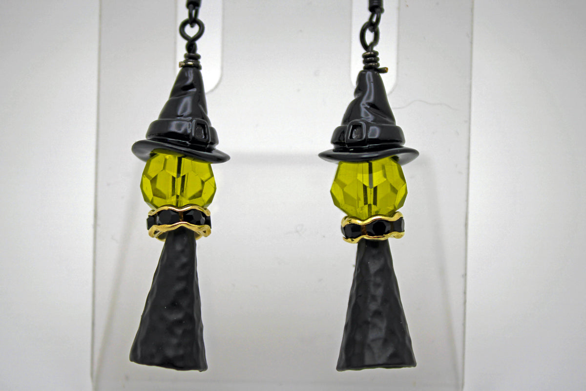 Witch with a black witch hat and gold accents